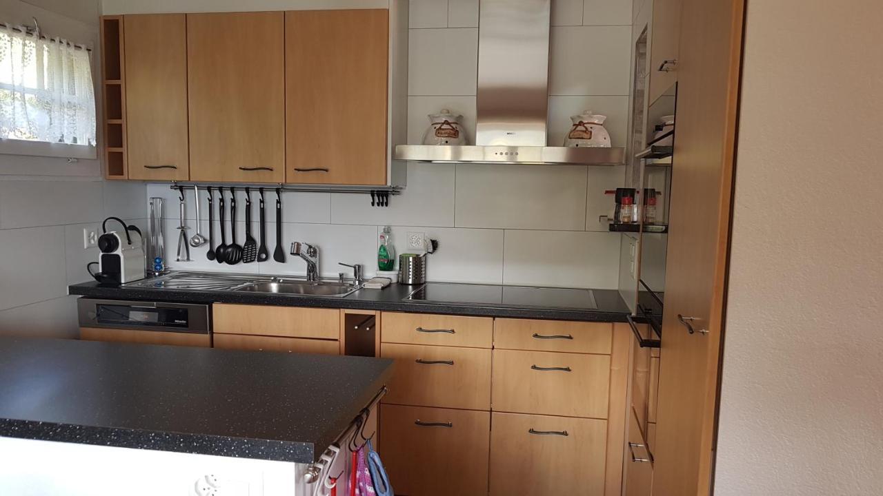 Traumhaftes Chalet Mit Seesicht Krattigen Екстериор снимка